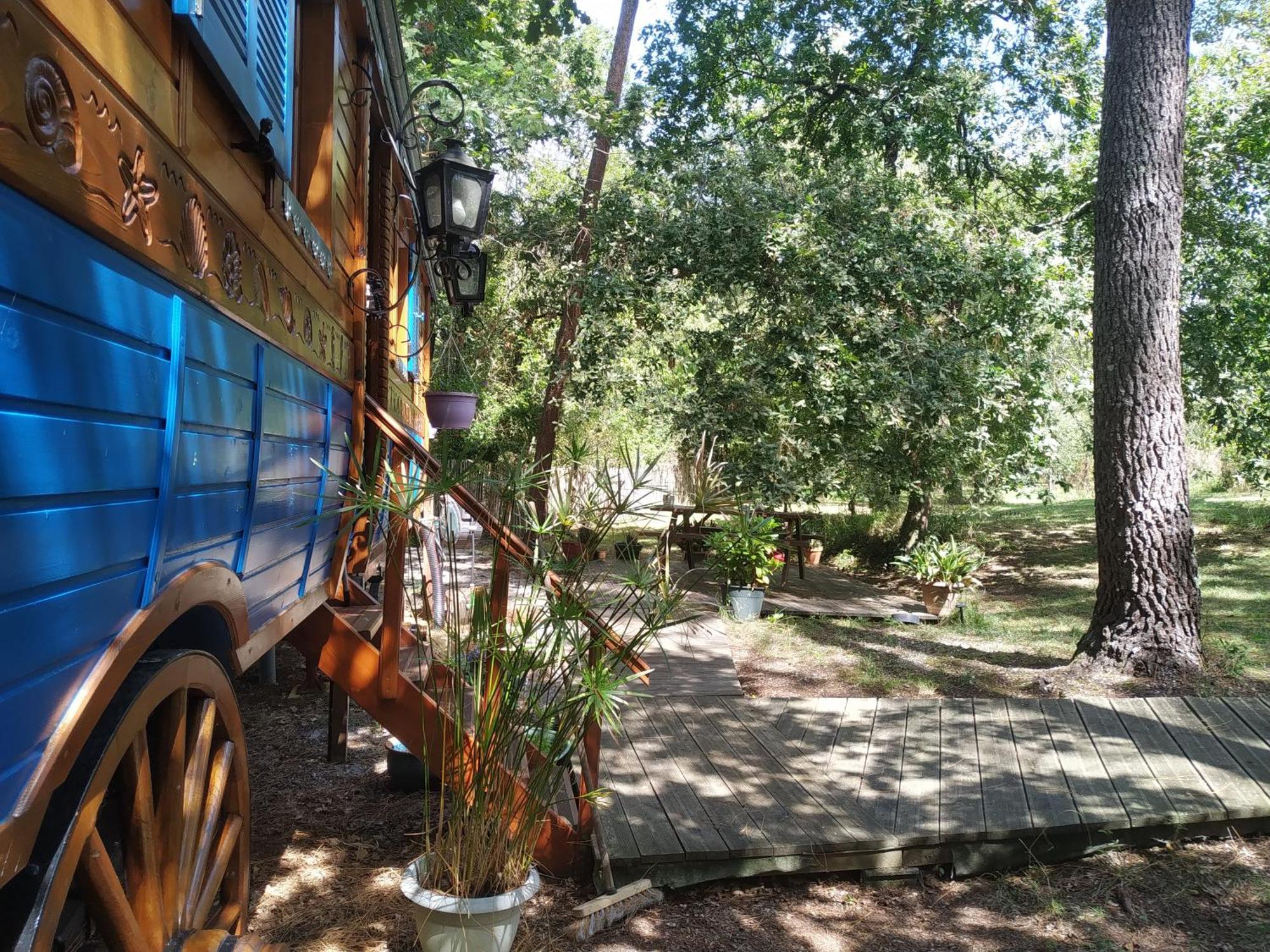 Les Roulottes Vesta Villa Leognan Ngoại thất bức ảnh